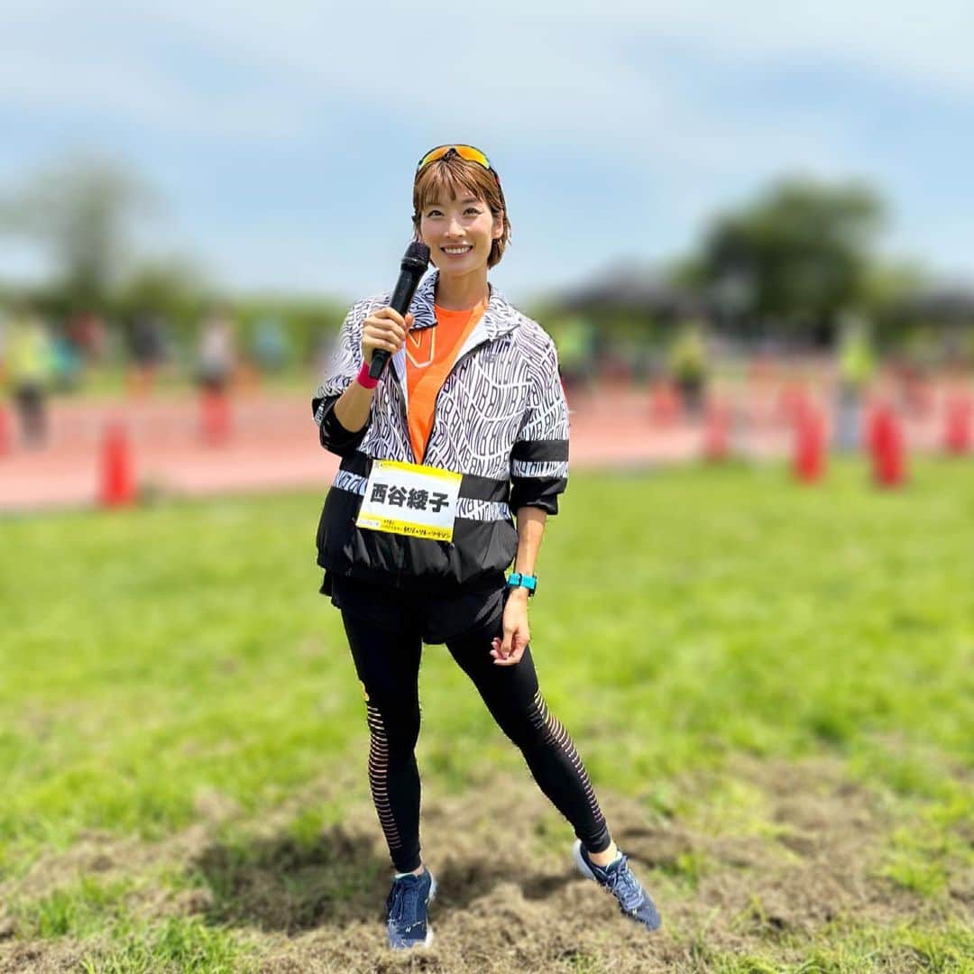 西谷綾子のインスタグラム：「‥ 写真は📸 ハイテクタウン駅伝＆リレーマラソンの時☺️ 昨日は３日ぶり🏃‍♀️25分ゆるりjog✨ 今日は家⇔コンビニ小走り😆笑  ドリームコーチング @dc.ntv でも 快眠法をお伝えしています👩‍🏫  自分に合った、質の良い睡眠をとる方法を知っておけば それは一生モノのスキルになります。  いろんな状況のなか、睡眠が乱れても 戻す方法を知っておけば不安や心配事、ストレス軽減。 自分の生活スタイルに合わせて 積極的につくることが出来ます。  睡眠中は、疲れた体を回復させるだけではなく 学習した記憶を整理・定着 また経験した身体の動きを反復練習して定着させてます。  睡眠もセットして考え パフォーマンスアップに繋げてほしいです🥹  脳と体の仕組みに合わせて ちょっとした行動を取り入れるだけで 睡眠の質がグンッと上がります👍💤 今夜から、明日の朝から 簡単にできることをお伝えしてます！☺️  #睡眠改善インストラクター西谷綾子 #ドリームコーチングで検索🔍 #スケジュールはチャットでお問い合わせください☺︎ #睡眠 #快眠 #仕事 #趣味 #パフォーマンスアップ」