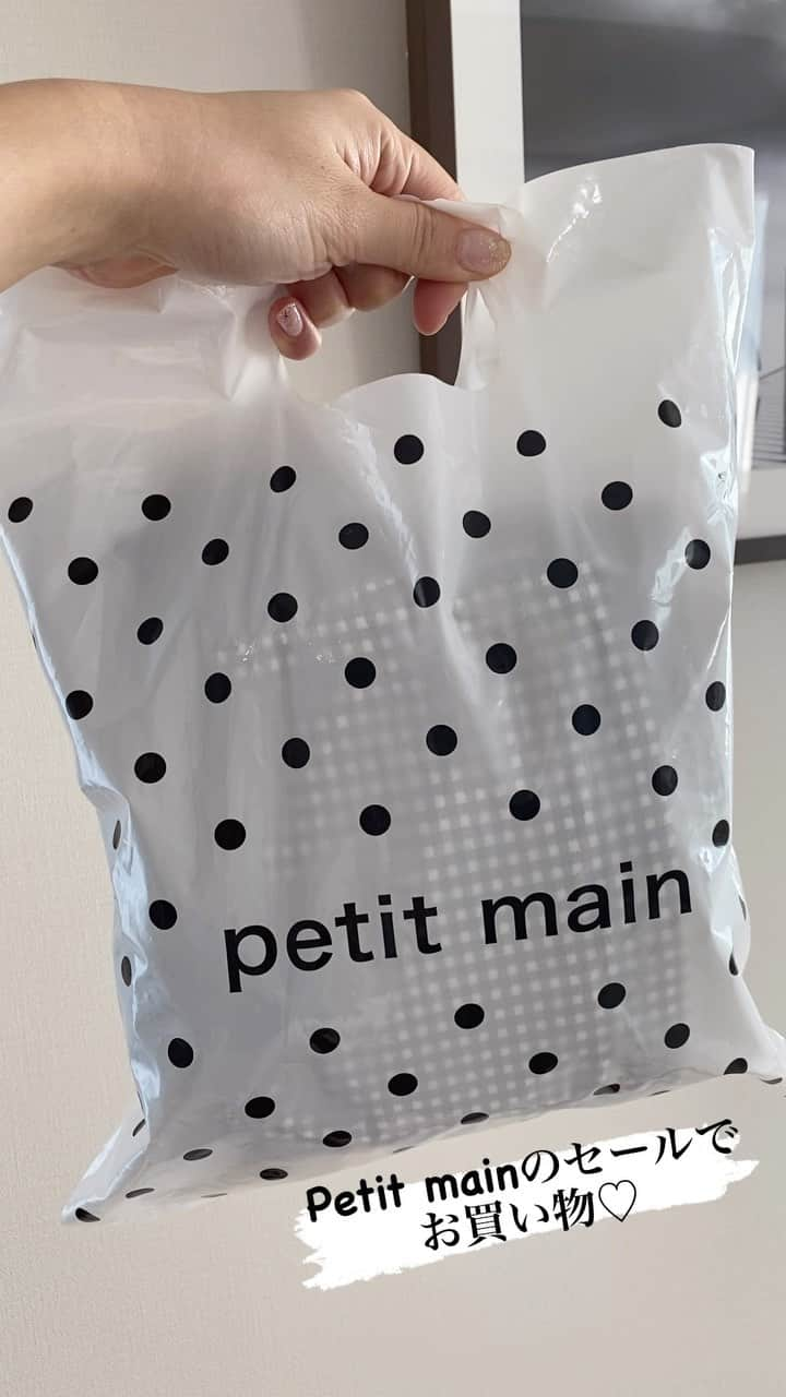 橘知衣代のインスタグラム：「* 娘のお洋服を大好きなpetit mainでお買い物してきました🛍️ petit main可愛すぎてまた追加しに行く予定です💸❤️ 私とリンクコーデ出来る服もあるので一緒に着るのが楽しみ✌️  @petitmain_official  #petitmain #petitmain購入品 #petitmainコーデ #購入品 #購入品紹介 #お買い物記録 #子供服 #キッズファッション」