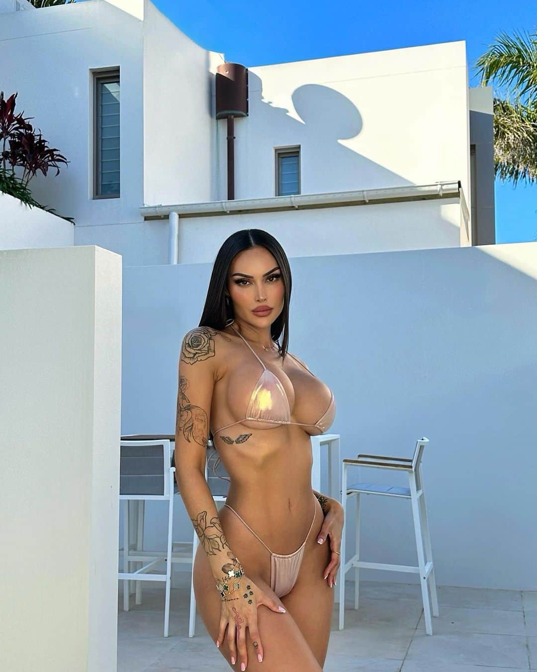 ANNELESE MILTONのインスタグラム：「Not from here 👽 @FashionNova」