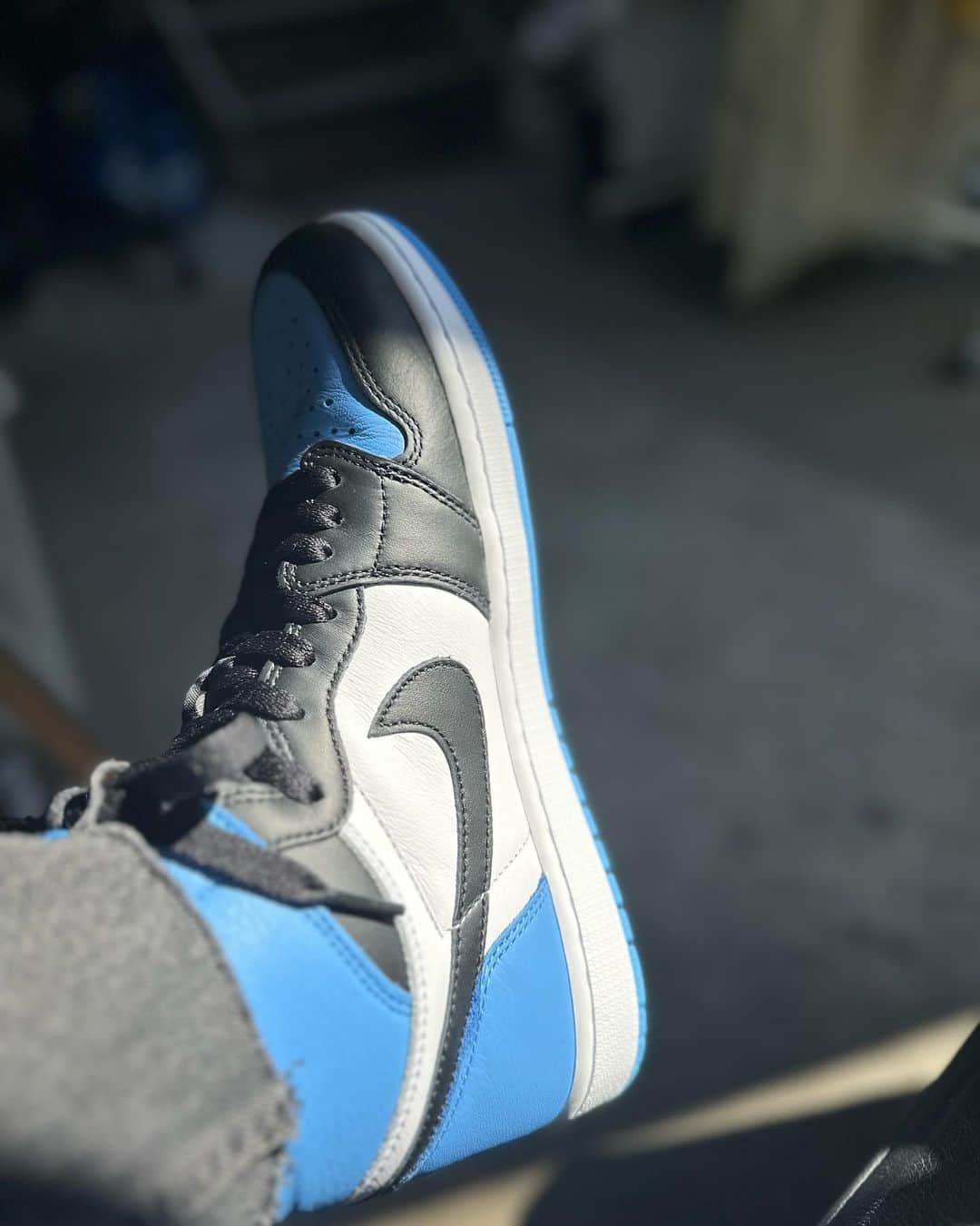 三田真一さんのインスタグラム写真 - (三田真一Instagram)「Nike Air Jordan 1 Retro High OG "University Blue/UNC Toe"  夏のハイカットもよいですね  @jumpman23」7月27日 16時23分 - mitershinichi