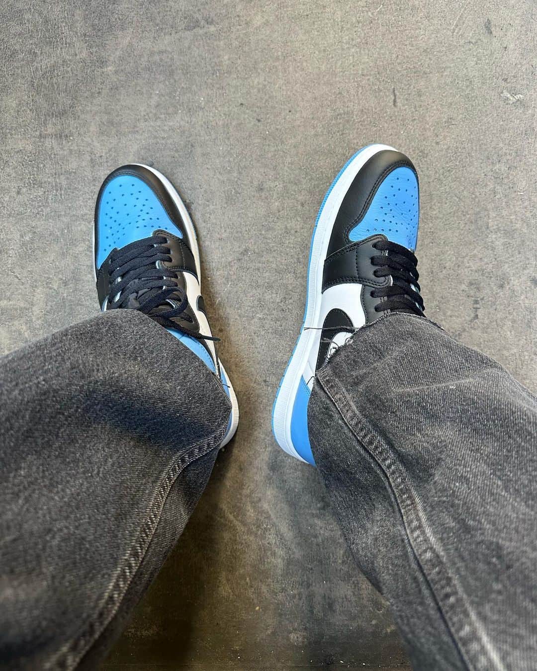 のインスタグラム：「Nike Air Jordan 1 Retro High OG "University Blue/UNC Toe"  夏のハイカットもよいですね  @jumpman23」