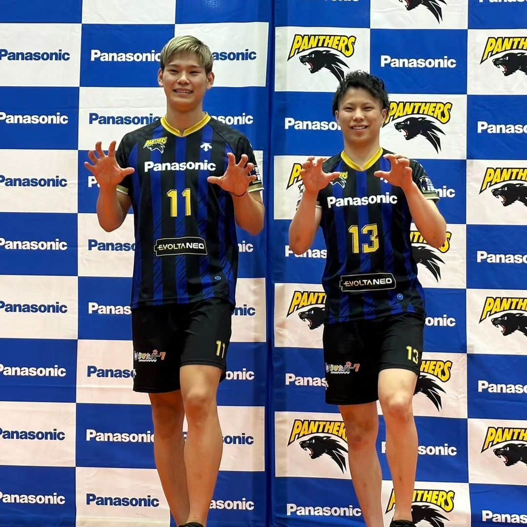 TBSバレブーのインスタグラム：「本日、西田有志選手と山本智大選手の パナソニックの入団会見がありました😊✨️✨️  パンサーポーズが初々しい😳❤️  これからの活躍も楽しみです✌️」