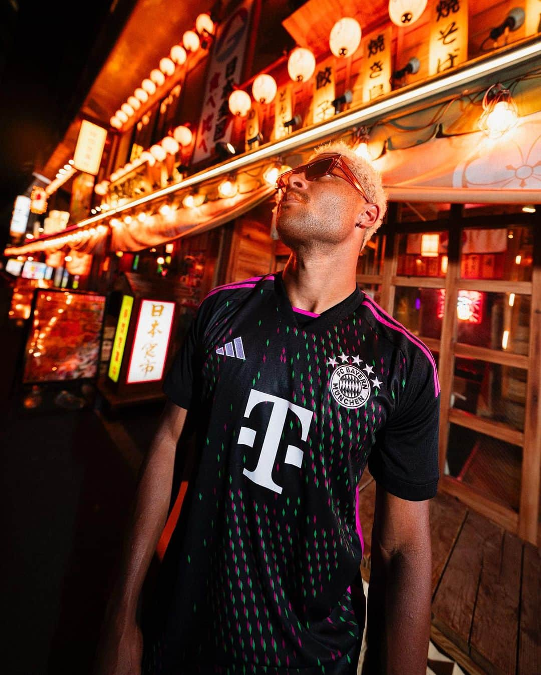 セルジュ・ニャブリさんのインスタグラム写真 - (セルジュ・ニャブリInstagram)「🌐🟣 @fcbayern」7月27日 16時33分 - sergegnabry