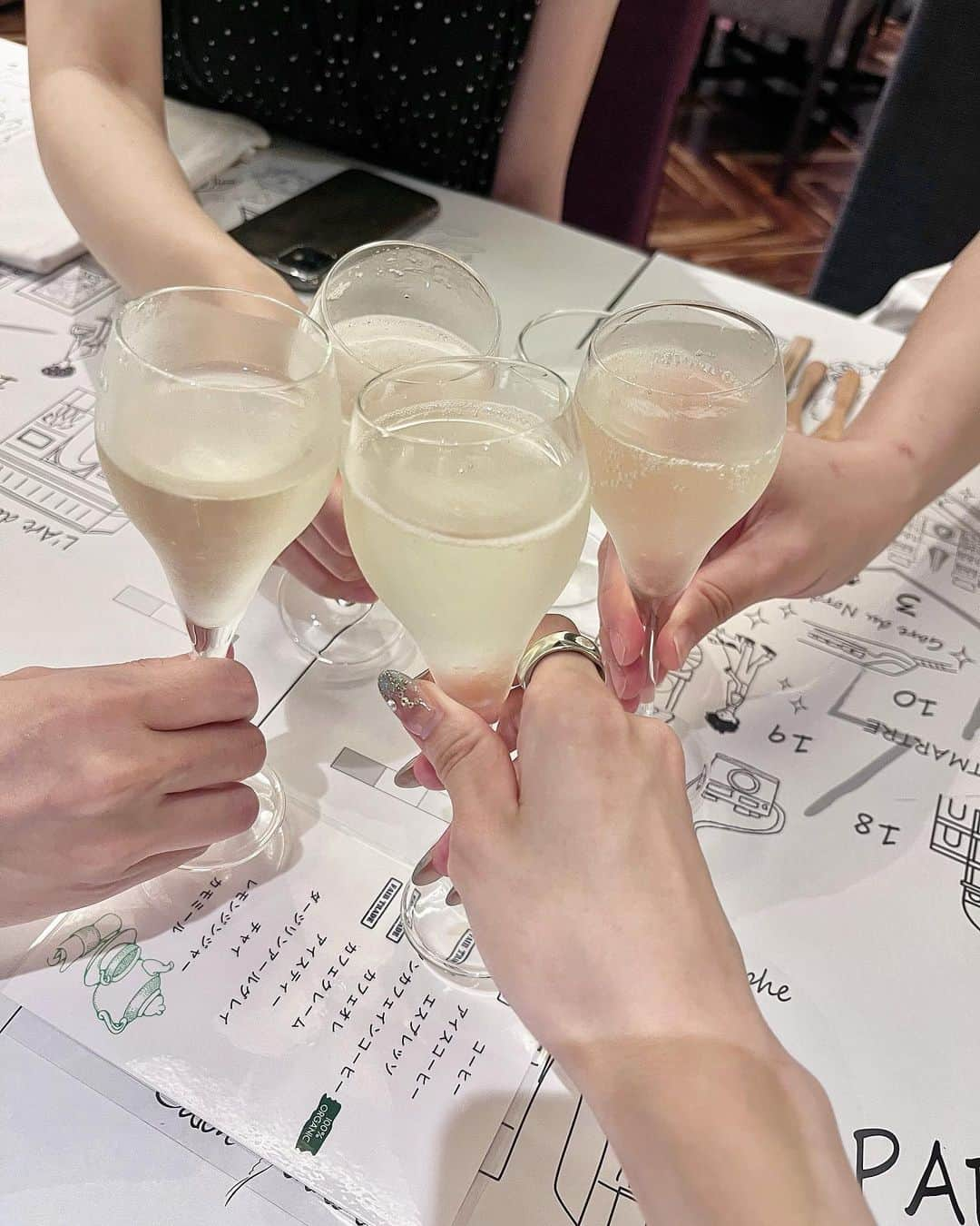 ちーちゃんさんのインスタグラム写真 - (ちーちゃんInstagram)「🍷♡   #ミッドランドスクエア#女子会#乾杯#cheers#nagoya」7月27日 16時41分 - ___c.chan__