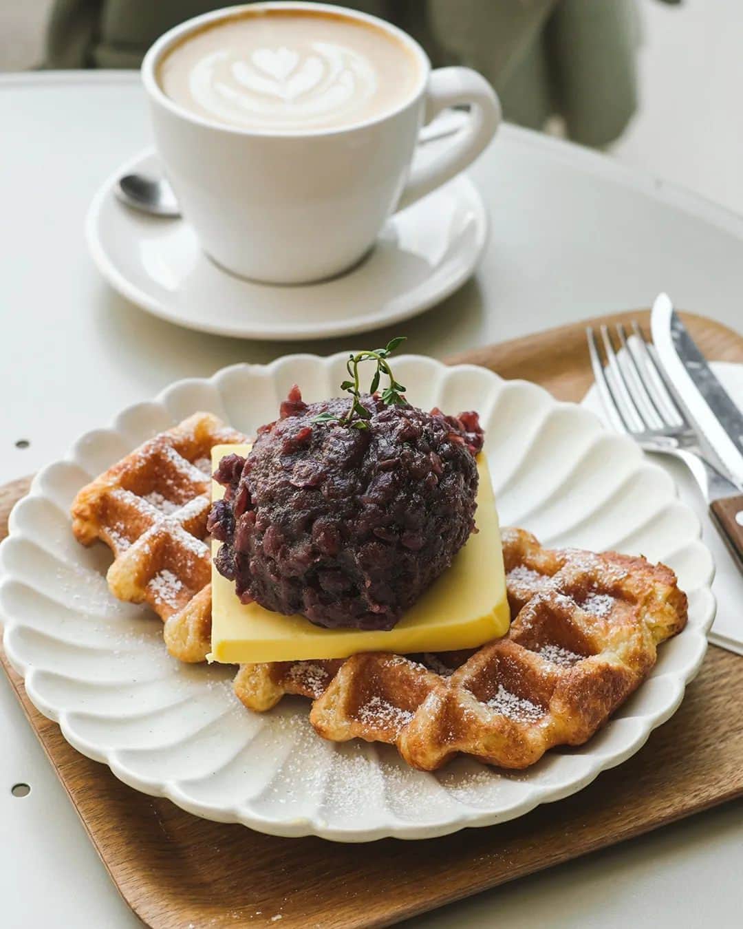 Erinaのインスタグラム：「Ang Butter croffle 🥐🥐   あんバタ好きには堪らないのだけども、有塩バターでバターもっと溶けてたらよかったな🫠🫠  @lalune.sydney」