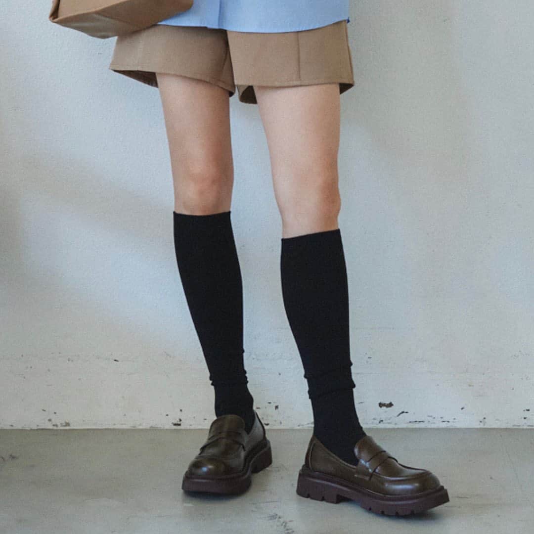 Vannie Officialのインスタグラム：「standard shirt navy / blue / pink ¥3,520(tax in)」