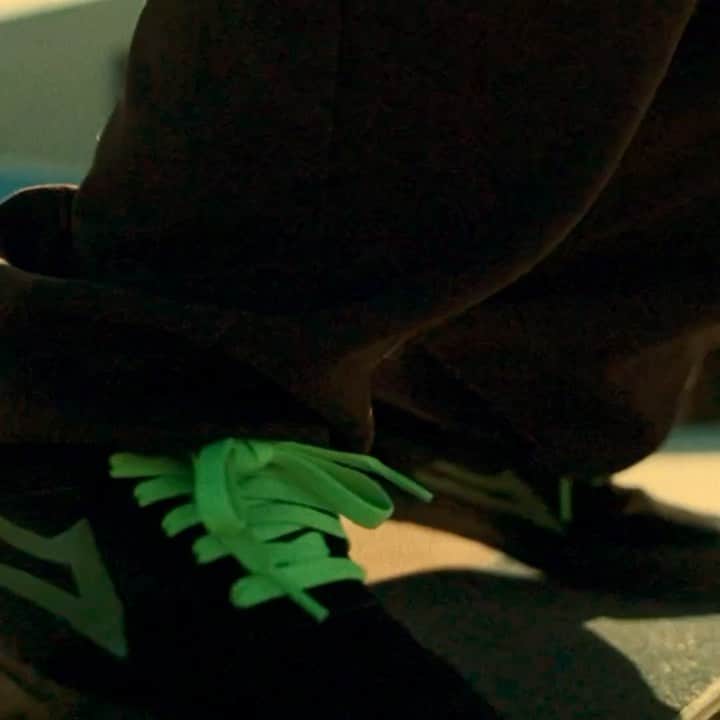のインスタグラム：「@lakailtd から2003年にリリースされた GIRL SKATEBOARDS の代表作、YEAH RIGHT とのコラボシューズ入荷しました🔥 サイドのロゴは太陽光で色が変わるギミック付きです☀️  CALIFORNIA STREET 東京都渋谷区代官山町7-3 Tel 03-3461-9725 Store Hours 12:00 ~ 19:00 通販 : 17時までのご注文で即日発送 年中無休(12/31 ~ 1/3 を除く)  @lakailtd  #lakai #ラカイ #skateboard #skateboarding #skater #カリフォルニアストリート #カリスト #スケートボード #スケボー #スケーター #californiastreet #calst」