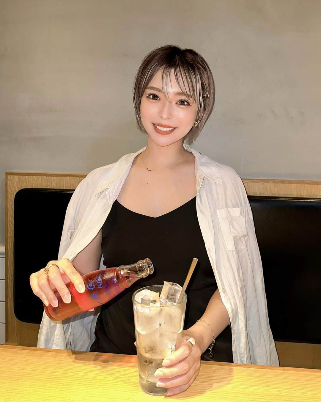 Hitomiさんのインスタグラム写真 - (HitomiInstagram)「❤︎  バイスサワーでかんぱーい🍻🥰 @beefkitchen_tokyo に行ってきた🖤  コースのお肉、肉質のいいお肉いっぱいで 大満足すぎたーっ🥺❤️  お店の料理は全て手作りにこだわっているそうで、 出来るかぎり農薬や添加物を使用していない 食材や調味料を使っているみたいだよ☺️🌱  お腹いっぱいでも飽きずに 最後まで美味しいお肉でした☺️🫶  デートや会食とか誕生日のお祝いに どんな場面の食事にもすごく向いてると思います💖 また行きたいなあ🥰  #ビーフキッチン中目黒本店 #中目黒ディナー #中目黒グルメ #中目黒焼肉 #beefkitchen #PR」7月27日 16時54分 - hitomi_01270