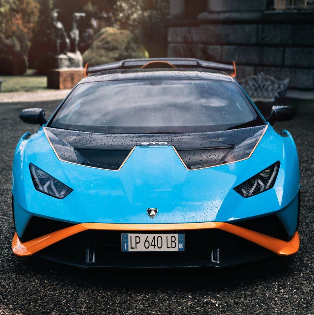 ランボルギーニさんのインスタグラム写真 - (ランボルギーニInstagram)「Based on a true story, where the limitless thrills of the track are relived every day on the streets of the world.  Captured by @andycasano   #Lamborghini #HuracanSTO #BasedOnATrueStory __ Huracán STO: fuel consumption combined 13.9 l/100km; CO2-emissions combined 331 g/km (WLTP EU27)」7月27日 17時03分 - lamborghini