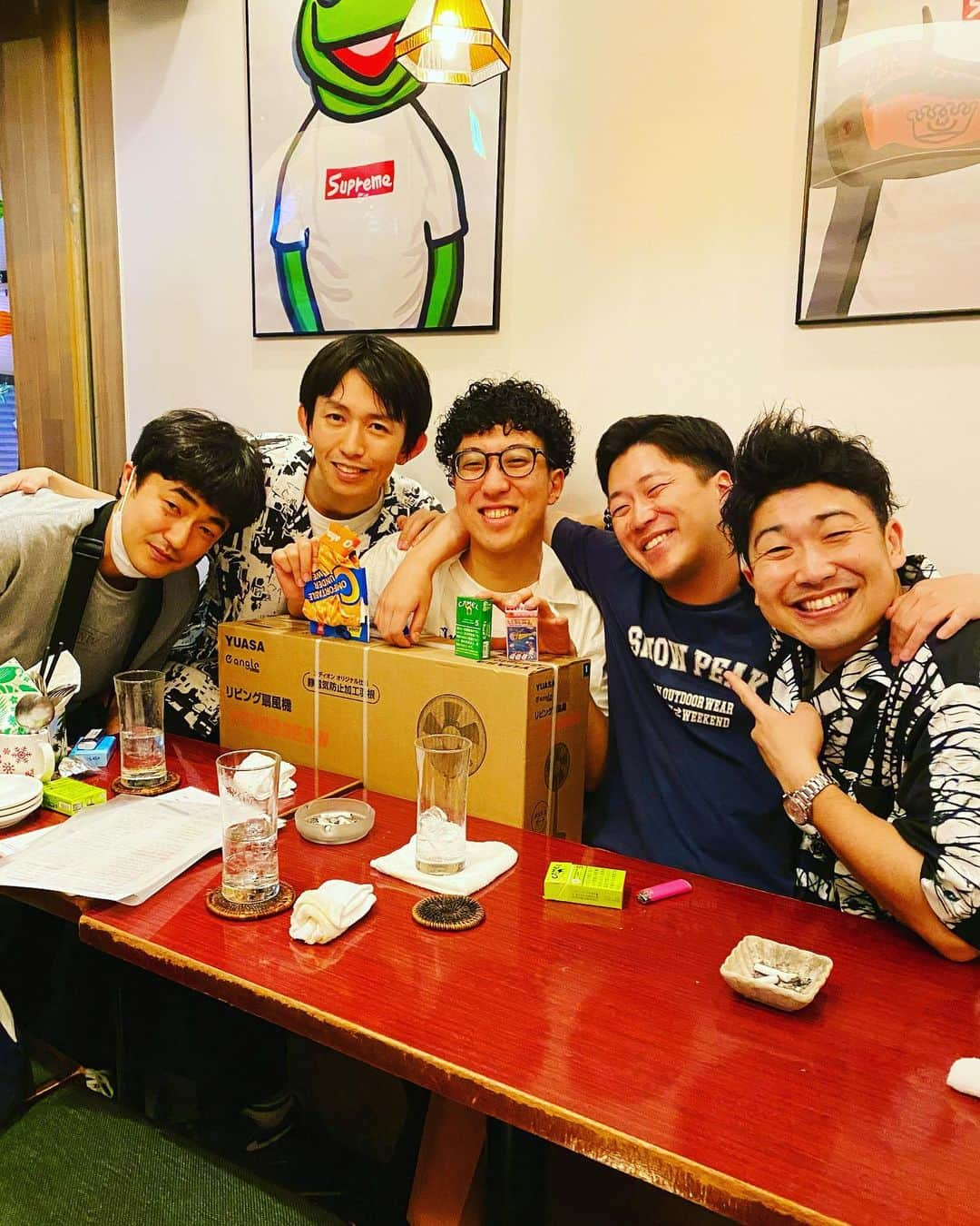 レイチェルさんのインスタグラム写真 - (レイチェルInstagram)「先日。  ドーナツの誕生日会🎂😆🙌✨✨✨  そりゃ〜言うまでもなく  たのしぃーーーかった🤣💨🔥🔥🔥  #吉本新喜劇 #レイチェル #ネイビーズアフロ はじり #ドーナツピーナツ ドーナツ #真輝志 #たくろう 赤木 #RHB #ﾚｲﾁｪﾙﾎｰﾑﾎﾞｰｲｽﾞ #とか言っちゃって #😋✨」7月27日 17時05分 - reiyoshida1230