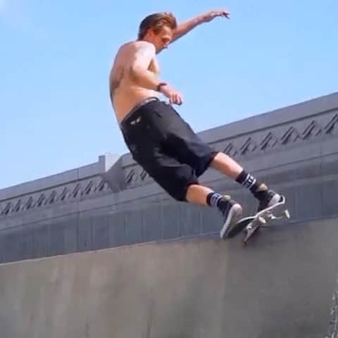 のインスタグラム：「@hockey.eyeswithoutaface から🆕デッキ入荷しました‼️  CALIFORNIA STREET 東京都渋谷区代官山町7-3 Tel 03-3461-9725 Store Hours 12:00 ~ 19:00 通販 : 17時までのご注文で即日発送 年中無休(12/31 ~ 1/3 を除く)  @hockey.eyeswithoutaface  #hockey #ホッケー #skateboard #skateboarding #skater #カリフォルニアストリート #カリスト #スケートボード #スケボー #スケーター #californiastreet #calst」