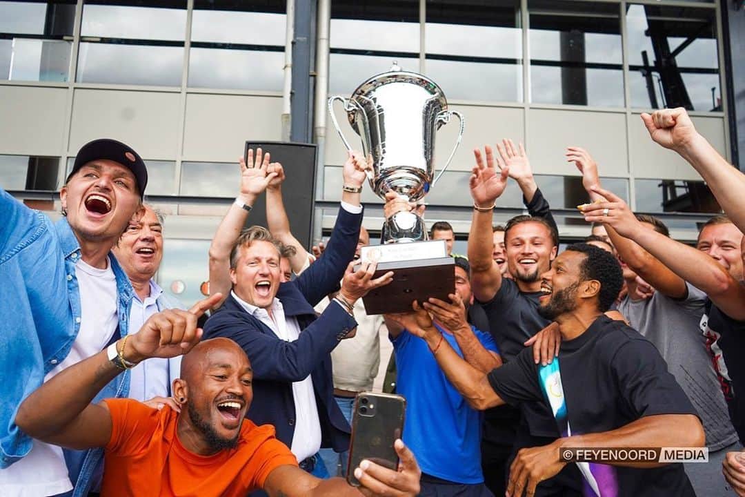 カルフィン・ヨン・ア・ピンのインスタグラム：「Not the biggest but the tallest trophy I ever won! 🏆」