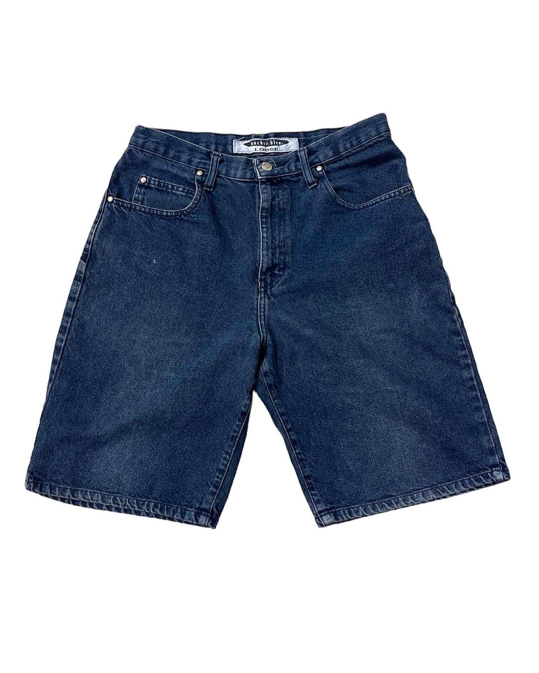 ジャムルのインスタグラム：「90's ネイビーデニム バギー ショーツ　¥4500+tax(4950) .  古着でよく見かけるアメリカのカジュアルブランドANCHOR BLUE。 バギーシルエットで、ネイビーデニムがお洒落なショーツです。 .  WEB SHOPに入荷しております。 是非ご覧ください。 jammru.com  #お問い合わせはお電話で承ります #jammru #osaka  #fashion  #streetstyle  #streetfashion  #vtg  #vintage  #used  #usedclothing  #古着 #古着屋 #ファッション #70s #80s #90s」
