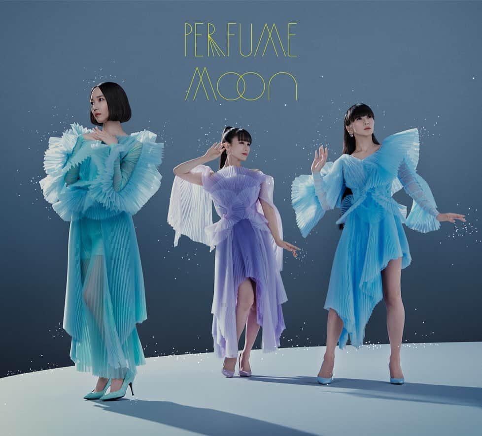 Perfumeさんのインスタグラム写真 - (PerfumeInstagram)「9/6(水) リリース New Single「Moon」 ジャケット写真を公開🌕  さらにカップリングにはロンドン公演 「Perfume LIVE 2023 “CODE OF PERFUME”」にて 初披露された新曲「ラヴ・クラウド」が収録決定☁️!!  ご予約はストーリーズのリンクから📎  First look at the covers of our New Single "Moon" confirmed for release on Sep.6!  New Song "Love Cloud" performed for the first time at the "Perfume LIVE 2023 CODE OF PERFUME" will be inlucded on this single! Pre-order our copy now - link in stories. #prfm」7月27日 18時02分 - prfm_official