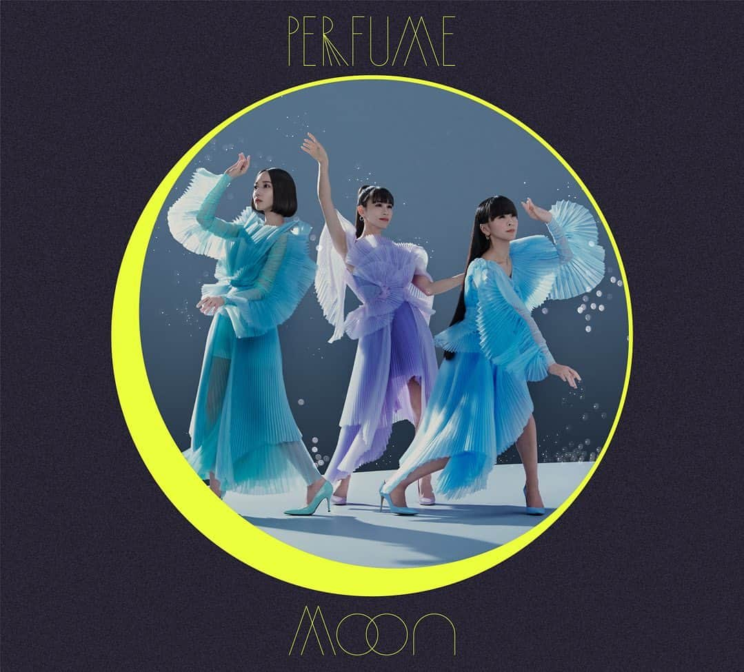 Perfumeのインスタグラム：「9/6(水) リリース New Single「Moon」 ジャケット写真を公開🌕  さらにカップリングにはロンドン公演 「Perfume LIVE 2023 “CODE OF PERFUME”」にて 初披露された新曲「ラヴ・クラウド」が収録決定☁️!!  ご予約はストーリーズのリンクから📎  First look at the covers of our New Single "Moon" confirmed for release on Sep.6!  New Song "Love Cloud" performed for the first time at the "Perfume LIVE 2023 CODE OF PERFUME" will be inlucded on this single! Pre-order our copy now - link in stories. #prfm」