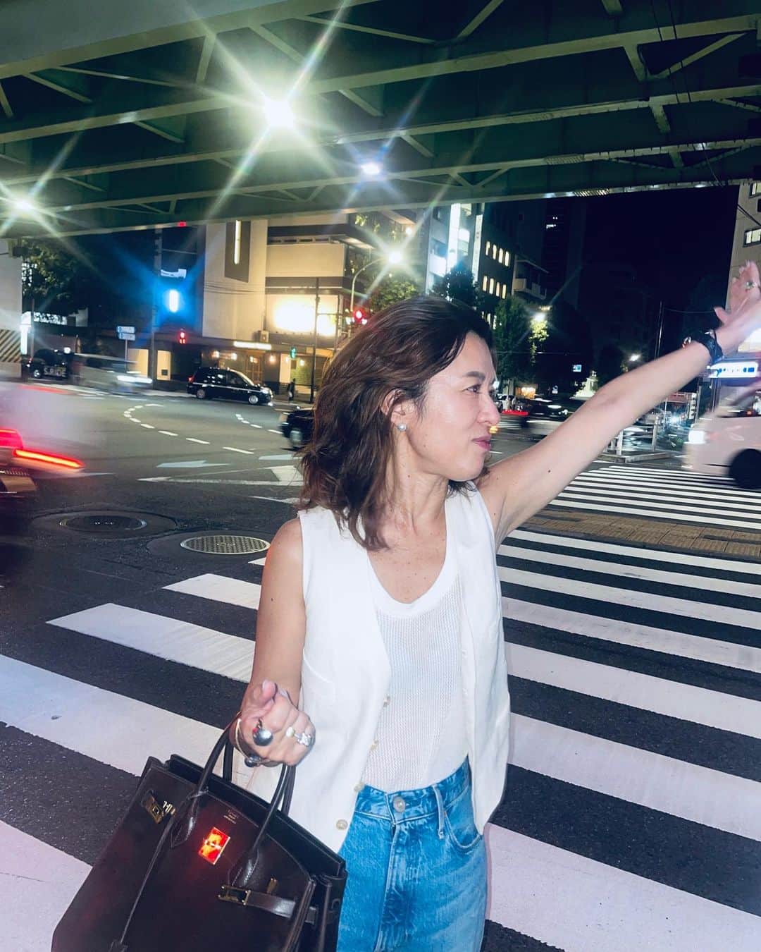 のインスタグラム：「三姉妹💃💃💃 #madisonblue  #extreamcashmere  #upperhights #hermes #デニムは @upperhights  #THEWOMAN #サイズ24 #bonmagique」