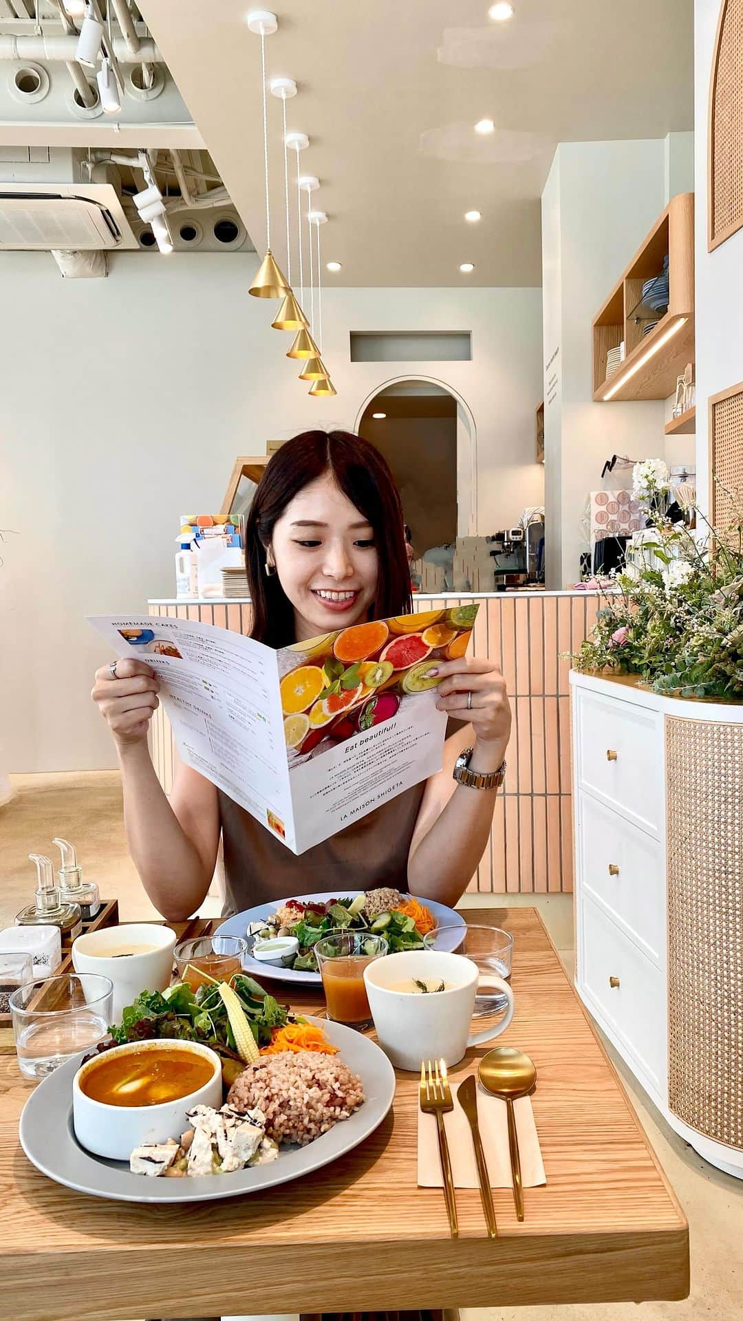 片桐優妃のインスタグラム：「原宿のライフスタイルカフェ LA MAISON SHIGETA . とってもおしゃれな空間で、ヘルシーでおいしいごはんが楽しめるよ😋🫶 . #lamaisonshigeta #ラメゾンシゲタ #原宿ランチ #原宿カフェ」