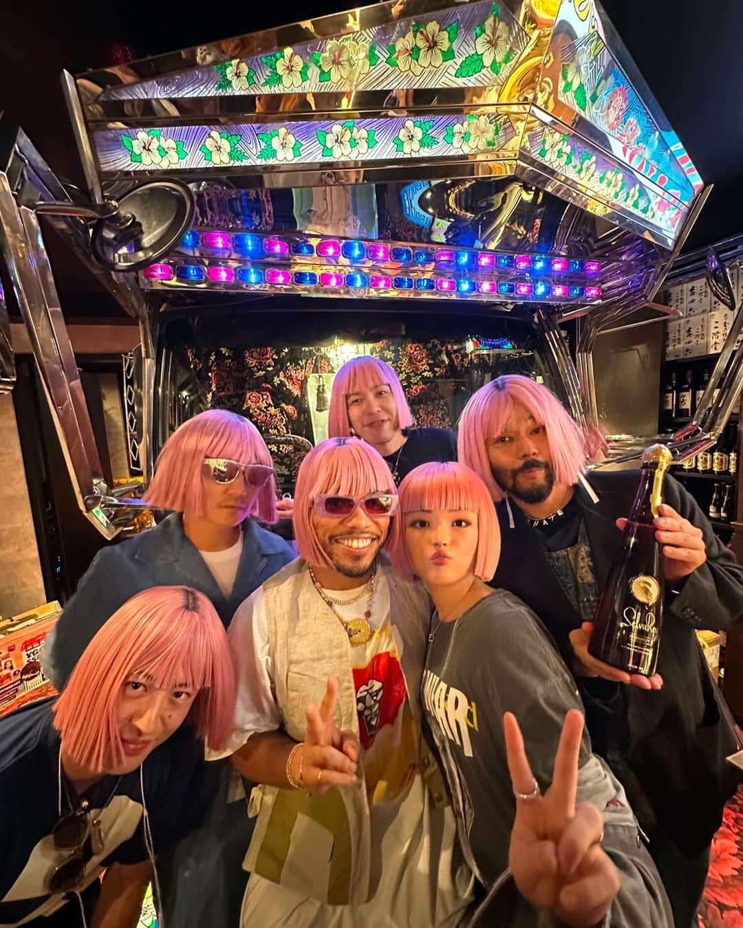 小木 "Poggy" 基史のインスタグラム：「@anderson._paak at @snackyaropoggy 🚚🍶 New SelvaRey cocktails are coming soon!! Thanks @selvareyrum , @verbal_ambush and @imma.gram 🙇🏻‍♂️😆」