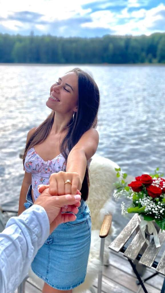 ルーベン・ブロマールトのインスタグラム：「26.06.23💍 The best is yet to come 👩🏻‍❤️‍💋‍👨🏻   #shesaidyes #love #liebe #couple #thankful #forever #surprise #engaged #engagement #engagementideas #sweden #perfectday」