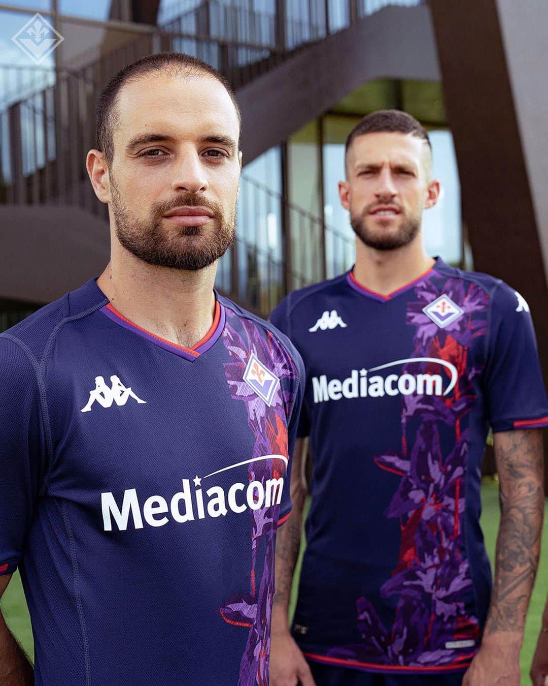 ACFフィオレンティーナさんのインスタグラム写真 - (ACFフィオレンティーナInstagram)「Elegance and passion come together in the new @acffiorentina third jersey, embodying the club's identity💜⚜️  #Kappa #KappaSport @kappa_sport」7月27日 18時05分 - acffiorentina