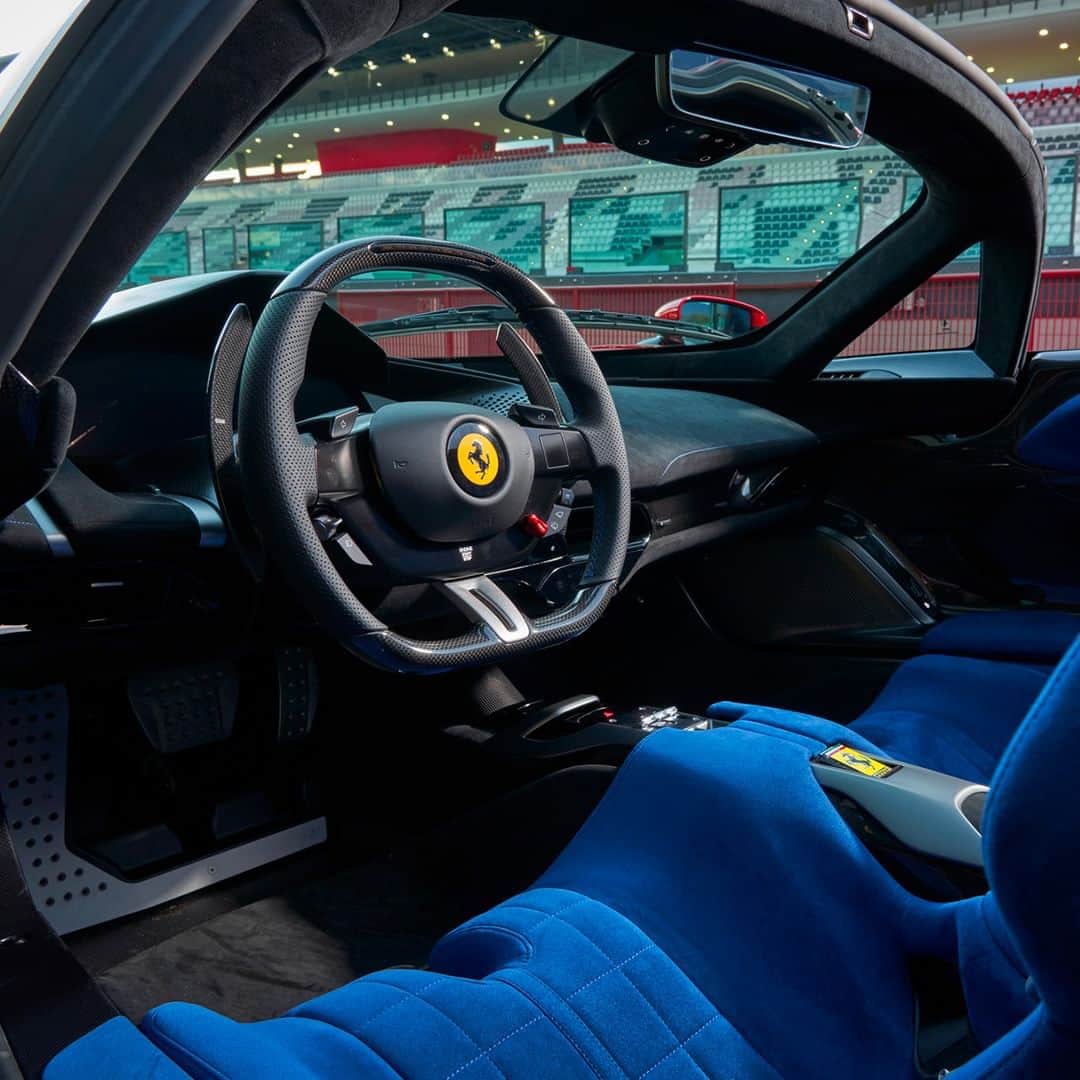 フェラーリさんのインスタグラム写真 - (フェラーリInstagram)「Iconic from every angle.   #FerrariDaytonaSP3 #IconaFerrari #DrivingFerrari #Ferrari」7月27日 18時07分 - ferrari