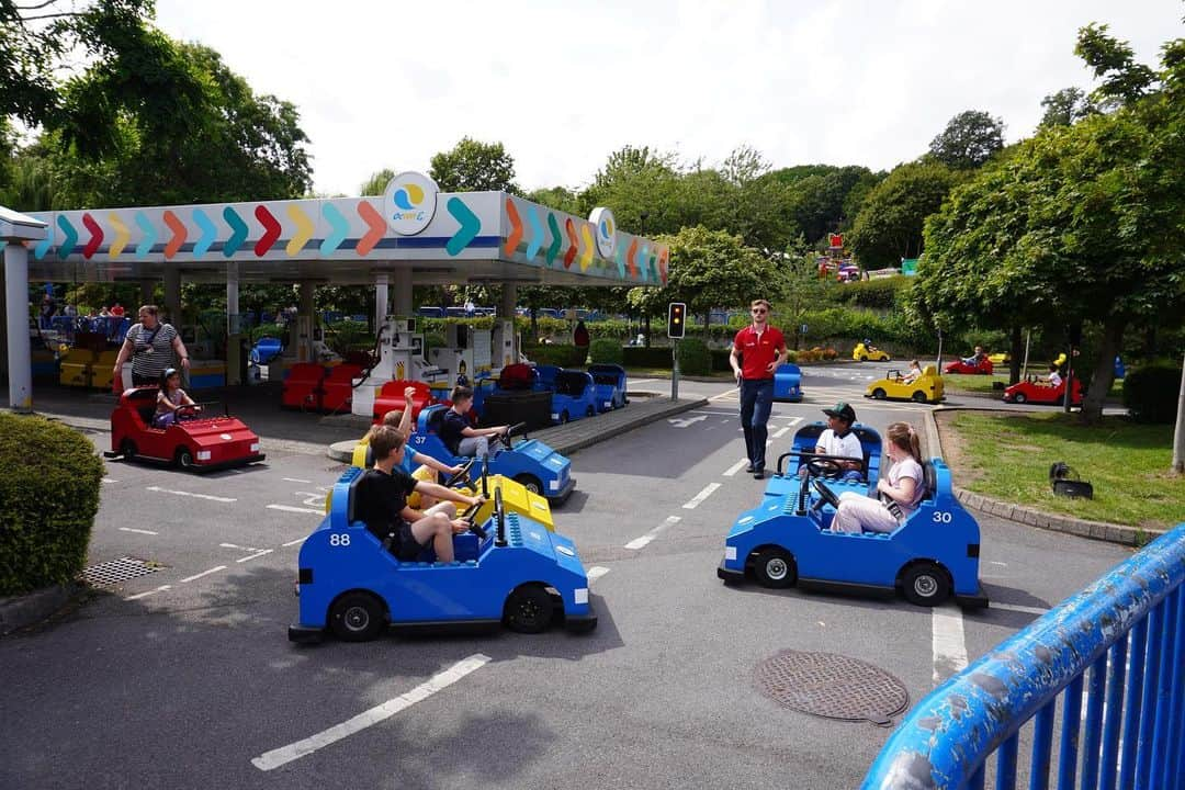 神谷由香さんのインスタグラム写真 - (神谷由香Instagram)「LEGOLAND Windsor🎡 @legolandwindsor   最高に楽しかった🥰✨ 予想以上に広くて楽しくてクォリティ高くてびっくり！  ミニランドが可愛すぎて細かい所までずっと見てられた🥹伝われこの可愛さ🥹  スワイプして最後の一枚のチル夫婦お気に入りMovie☺︎☺︎  日本のレゴランドも帰ったらいきたいな🥳  #legoland #legolandwindsor #windsor #レゴランド　#レゴランドウィンザー　#LEGO #レゴ」7月27日 18時13分 - kamiya_yuka_