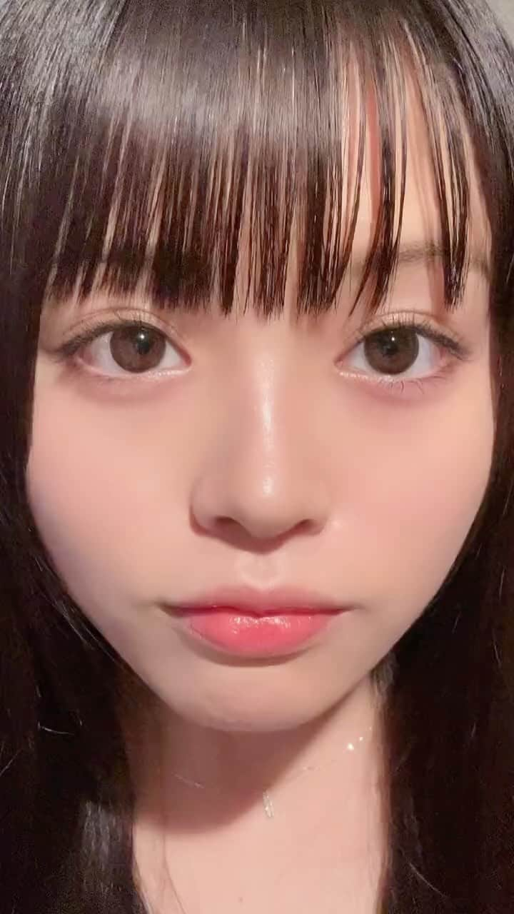 渡邉鈴音のインスタグラム：「#私は丸顔だから輪郭隠すの 🤨 【TikTok，rinne_w47】 ・ ・ ・ ・ ・ ・ ・ ・ ・ ・ #tiktok #口パク #口パク動画 #メイク #メイク系 #reels #reelsinstagram」