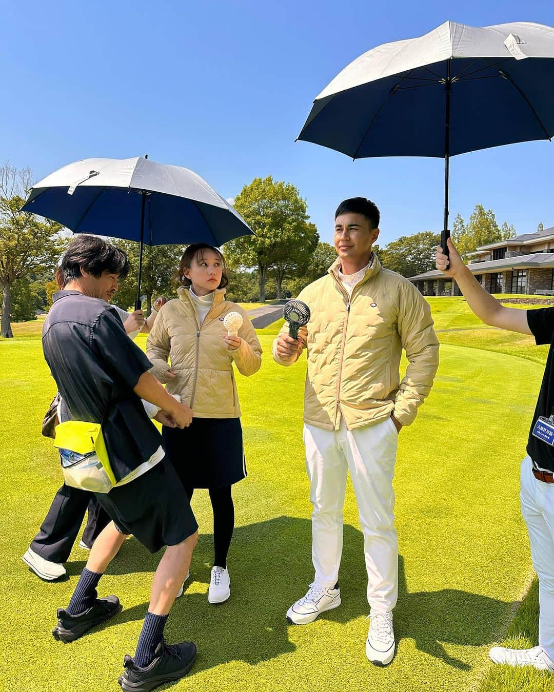 ユージのインスタグラム：「今日はFIDRAの新作撮影でした⛳️この暑さの中、秋冬物です💦長袖長ズボン、ニットキャップにネックウォーマー🤣 そういえばモデル時代はいつもこんな感じだったなぁーと、ちょっと懐かしさも感じたけど、もうあの時とは体力が違うのでw 高田秋ちゃんもスタッフさんもみんなお疲れ様でした😊 みんな無事です👍🏼笑 次の新作もナイスアイテムいっぱいなのでお楽しみに⛳️」