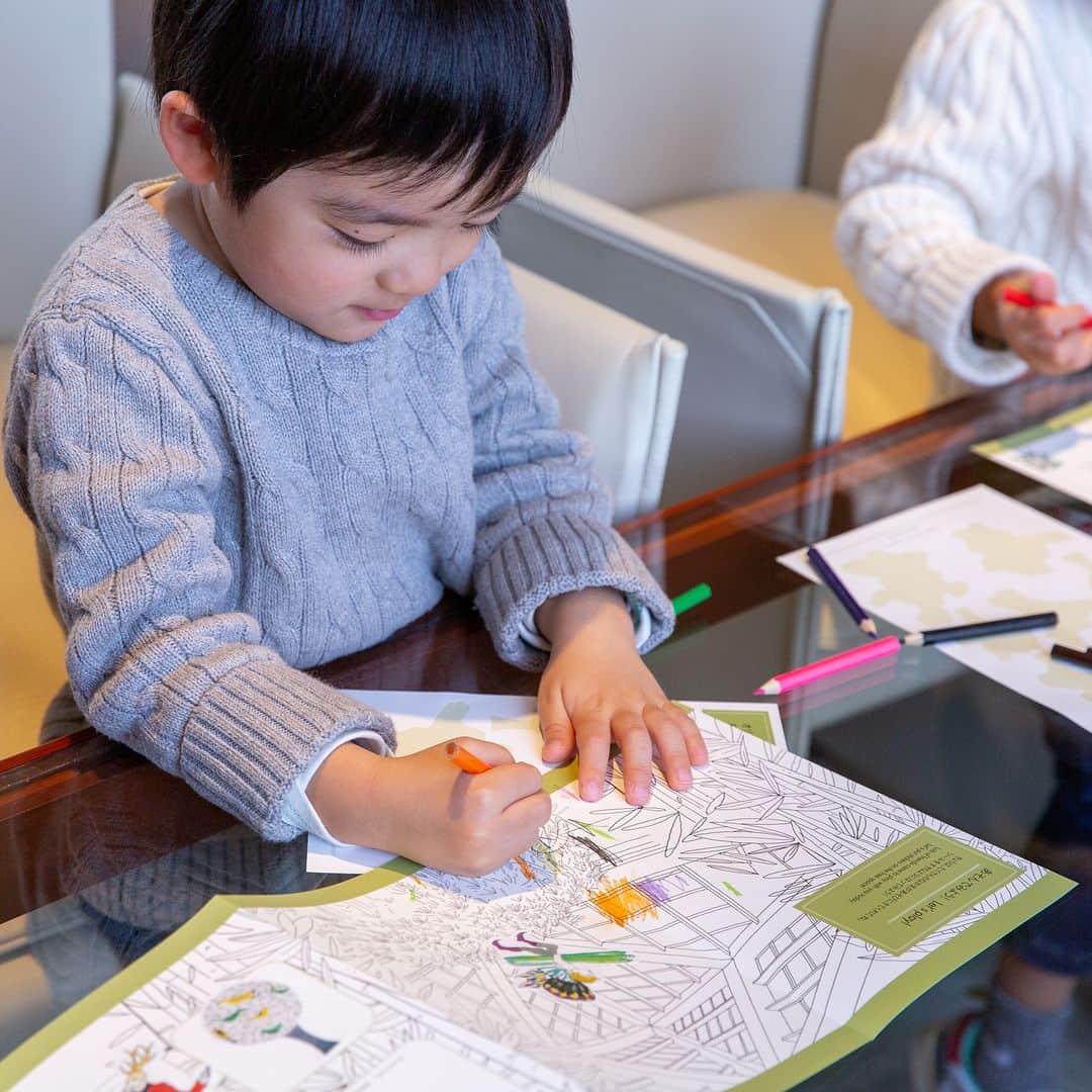Park Hyatt Tokyo / パーク ハイアット東京さんのインスタグラム写真 - (Park Hyatt Tokyo / パーク ハイアット東京Instagram)「Offering a warm welcome to our youngest guests.  This summer, enjoy a "staycation" at Park Hyatt Tokyo with a range of amenities and services to keep parents and children alike comfortable and entertained.   夏休みのご予定はお決まりですか？小さなご家族との遠出が難しいなら、皆様ご一緒に非日常空間でのホテルステイを堪能されては。パーク ハイアット 東京では、お子様が心地よく楽しく過ごせるアメニティやアイテムを多彩に揃えています。  Share your own images with us by tagging @parkhyatttokyo —————————————————————  #parkhyatttokyo #luxuryispersonal #staycation #summervacation #family #familytrip #kids #kidsmenu #パークハイアット東京  #ステイケーション #夏休み  #家族旅行 #キッズ #キッズメニュー #お子様向け」7月27日 18時30分 - parkhyatttokyo