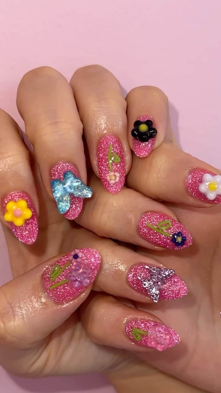 植野有砂のインスタグラム：「Accidentally barbie inspired nails 🤣💖💅 by @cabbage.lovl @lovl__nail @nailiejp 😘」