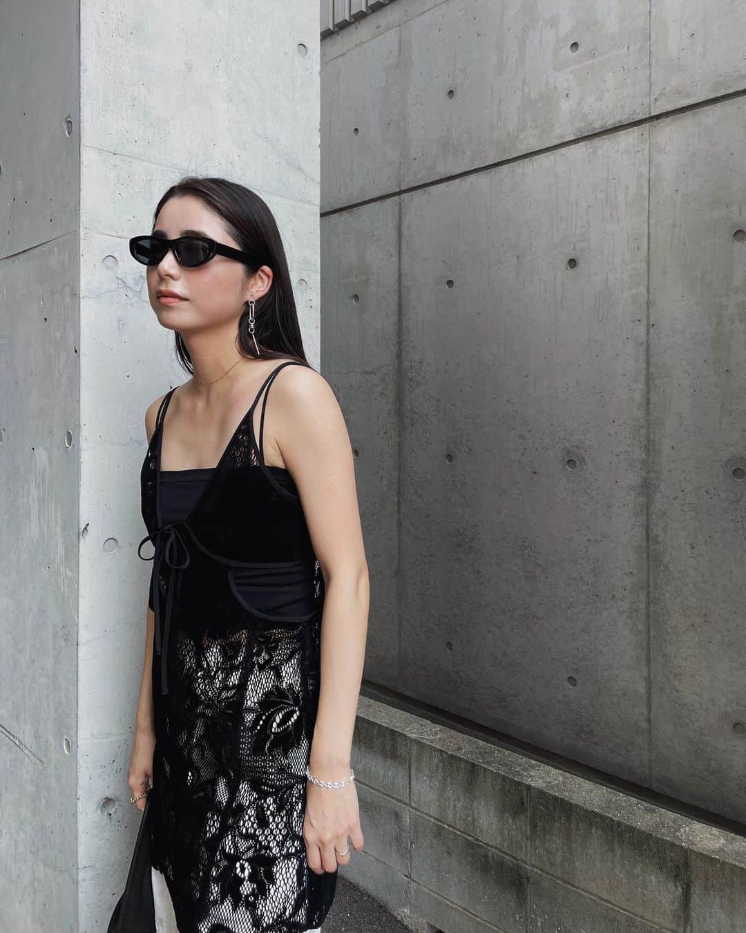 Yuki Ide | 井手 祐来のインスタグラム：「夫にへそ出しが流行ってるんかと聞かれた2023年夏 間違いではない、合ってる ショート丈という夫にとっては新しいワードを教えておきました🤗」