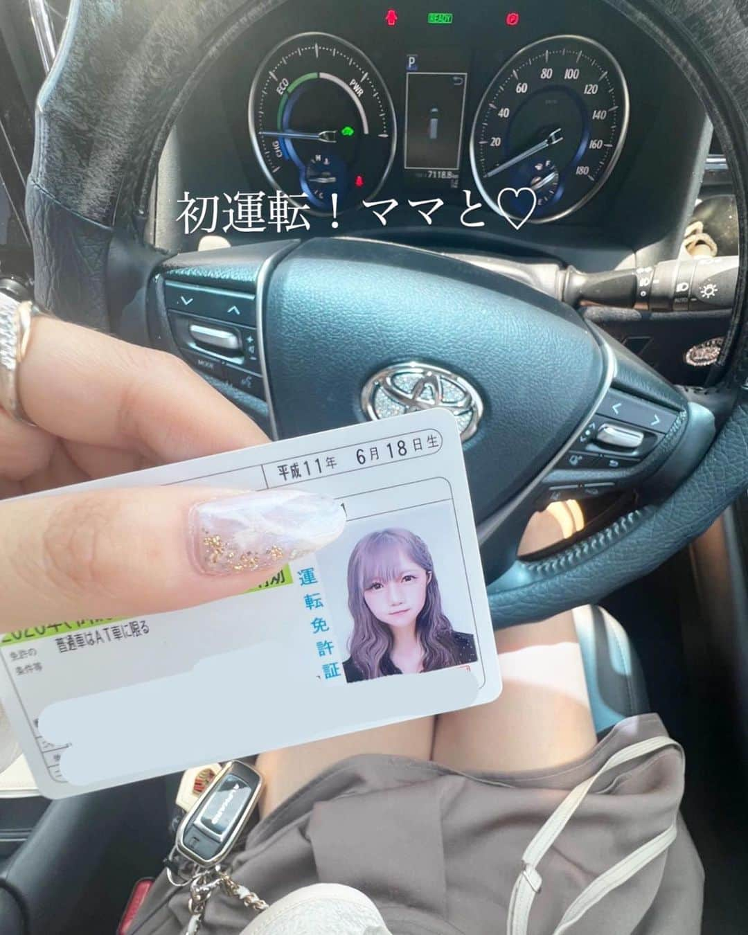 ゆーちゃんさんのインスタグラム写真 - (ゆーちゃんInstagram)「私名義で支払いだけしてた車、 無免許のまま払い続けるなんて悔しくて 通いで3週間、爆速免許取得 💮  キッカケはさておき 今となっては1番の趣味運転🤣 波瀾万丈な人生 乾杯🥂  #サレ妻 #離婚 #DV  #免許証 #免許取得  #車好きな人と繋がりたい  #初納車  #愛車 #アルファード30後期   #車好き女子 #車好き #アルファード #alphard #トヨタ  #エグゼクティブラウンジ」7月27日 18時47分 - yurina_era999