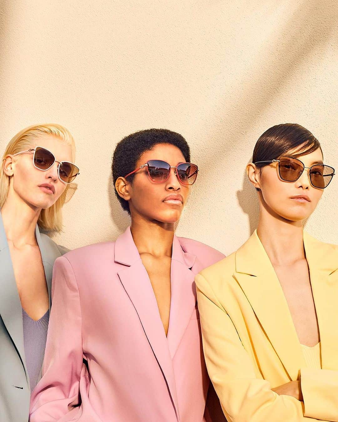 フルラのインスタグラム：「The Furla Sunglasses squad: elegance and color times three.  #Furla #FurlaColors #FurlaEyewear」