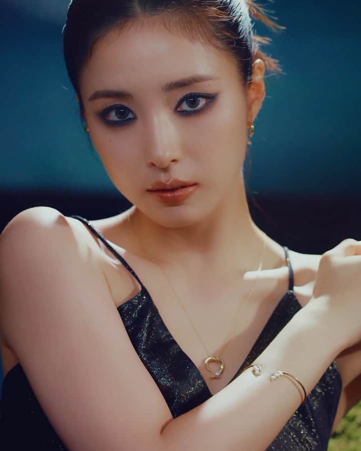 TASAKIのインスタグラム：「Korean actress SaeKyeong Shin (@sjkuksee) wears exquisite jewellery from our danger collection. She presents her sensual and charismatic appearance with danger jewellery, conveying TASAKI's spirit of Timeless Beauty.   #TASAKI #TASAKIdanger #ShinSaeKyeong #타사키 #타사키데인저 #신세경」