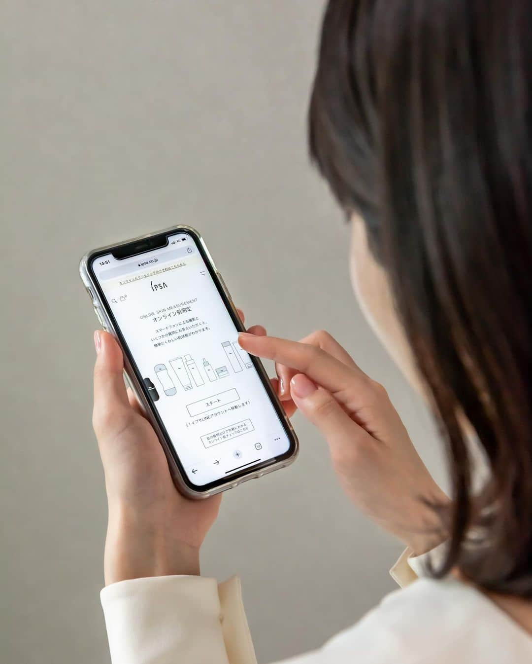 IPSA Japanのインスタグラム：「“オンライン肌測定で、毎日の肌管理を”  簡単に肌状態がわかるツール、「オンライン肌測定」は もうお試しいただきましたか？ スマートフォンの撮影画像による分析と、 いくつかの質問に答えるだけの簡単な手順で、 今の肌状態を詳しく分析。 最適なケアを見つけることができます。 今どんな肌状態なのか、ぜひチェックしてみてください。  ◼︎オンライン肌測定でできること  POINT1 日々の肌状態の詳しいデータ(90日分)が確認できます。  POINT2 肌状態の分析からお手入れポイントと最適なアイテムがわかります。  POINT3 ご希望に合わせてレシピストがお手入れ方法をご提案します。  おすすめのアイテムは、そのまま公式オンラインショップで ご購入いただくことも可能です。 気になるアイテムは、店舗やオンラインでのカウンセリングにて サンプルをお渡しいたします。  毎日の肌管理にぜひお役立てください。  ※イプサ公式LINEのメニュー内「オンライン肌測定」をタップし、ご利用いただけます。  #IPSA #イプサ #肌測定 #オンライン肌測定 #スキンチェック #肌コンディション #スキンケアアドバイス #肌管理 #パーソナライズスキンケア #大人ニキビ #ニキビ #くすみ肌 #シミ対策 #シミ予防 #ツヤ肌 #毛穴ケア #美白ケア #おすすめコスメ #おすすめ美容液 #おすすめ化粧水」