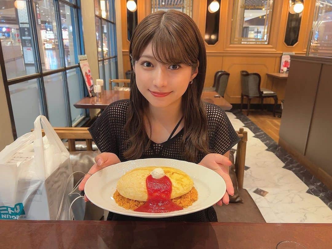 藤原あずささんのインスタグラム写真 - (藤原あずさInstagram)「. おむった 絶対ケチャップ派🙋‍♀️  #サロン卵と私 #スフレオムライス  #オムライス #ケチャップ」7月27日 19時01分 - fujiwara_azusa510