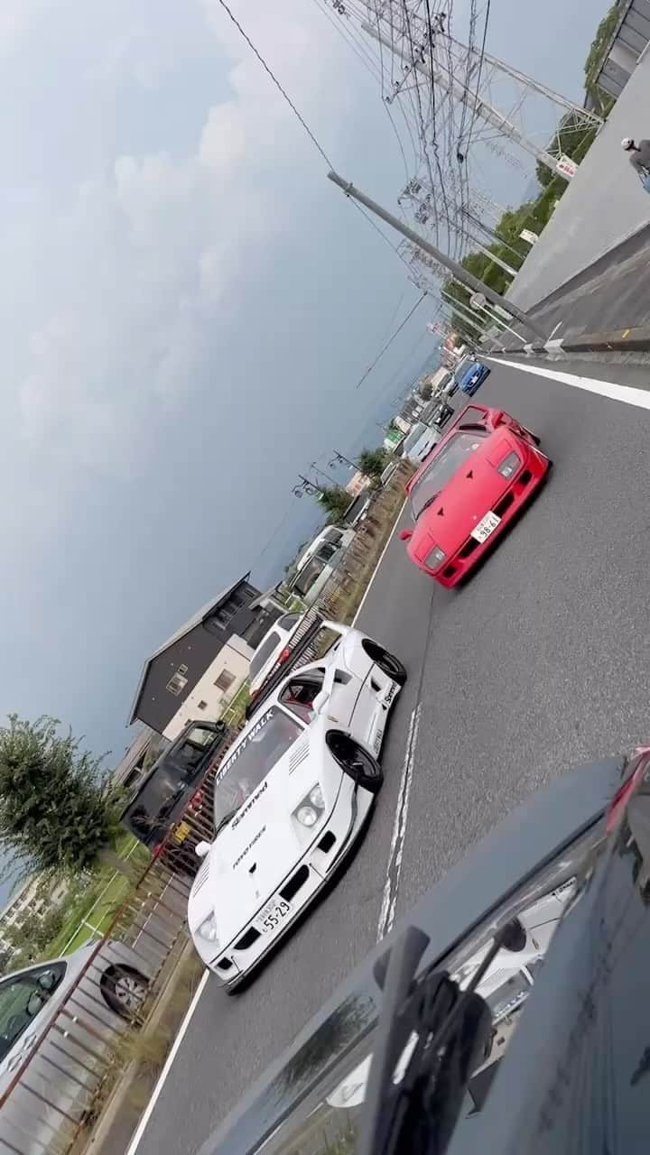 のインスタグラム：「LIBERTY WALK LB★WORKS FERRARI F40 2CAR RUN😆  @ferrari @teamtoyousa  @libertywalk_tokyo_harajuku  @_lbwk_  @tone_japan  @minigtofficial  @hotwheelsofficial  #libertywalk #lbworks #ferrari #ferrarif40 #f40 #run #supercar  #jdm #widebody #nicecar #million #car #toyotires  #tone #minigt #hotwheels」