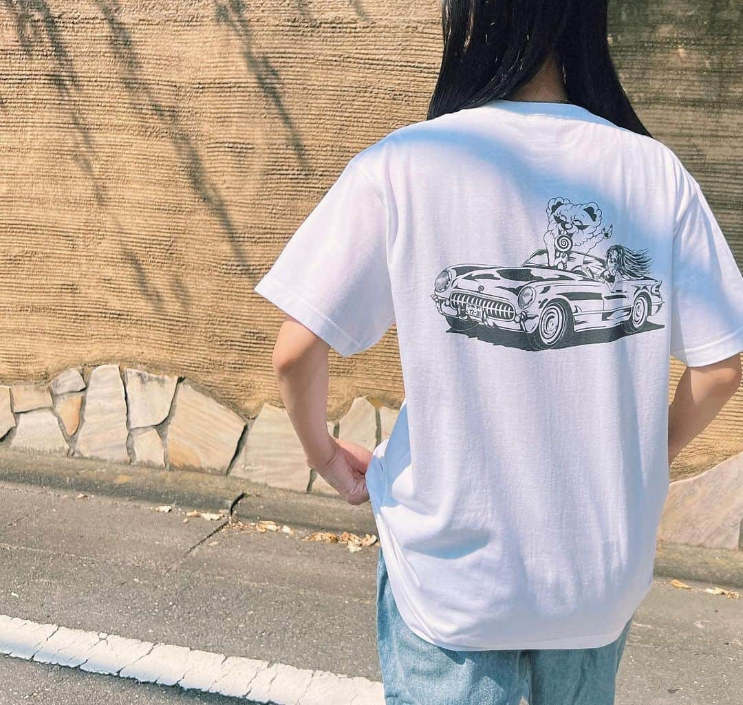 熊代珠琳のインスタグラム：「JURINオリジナルT-shirtが完成しました❤️‍🔥  胸元にはJURINのロゴ 背中にはオリジナルキャラクターの J-kumaとJURINがデザインされています⸌⍤⃝⸍  プロフィールURLのBASE ショップから購入できます!! 是非お揃いにしませんか？🫶  ご購入してくださった方には オリジナルブロマイドをプレゼント🎁」