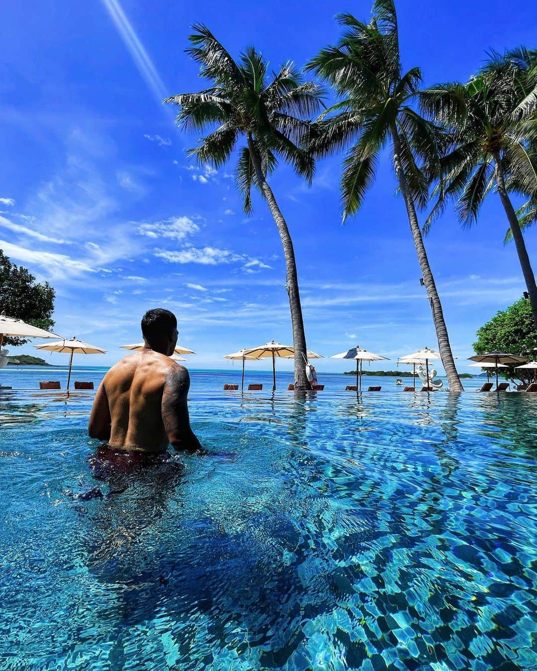 ラファエレ・ティモシーのインスタグラム：「6月 タイ🇹🇭 ☀️🏝️」