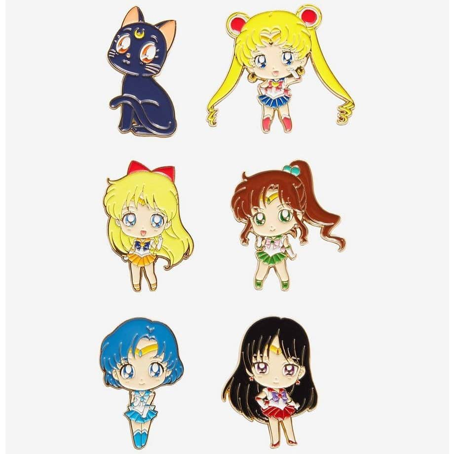 Sailor Moonさんのインスタグラム写真 - (Sailor MoonInstagram)「✨🌙 Sailor Moon blind bag pins from @hottopic! I swear every company is using these designs! I have pastel ones from Japan LA! Still cute! 🌙✨  #sailormoon #セーラームーン #pins」7月27日 19時18分 - sailormoon_sc