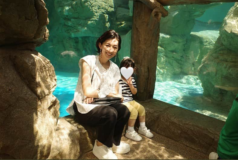 石井のり子さんのインスタグラム写真 - (石井のり子Instagram)「** #京都水族館 娘は水族館初体験🐟🦭🐠 暗くてちょっと怖いところもあったけど とっても喜んでくれて親は大満足でした。  でも一番テンションが上がったのは 限定のすみっこぐらしコラボのガチャガチャでした🥴  この日も私の服は上下 @cen.___jp ♡  #涼しくて最高  #すみっこぐらしには #敵わない #京都旅行」7月27日 19時24分 - noriko_nnnnn