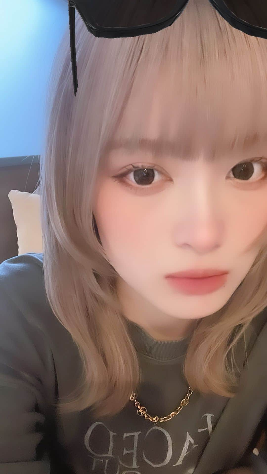 のインスタグラム：「これからもずっと見つめててね★  #金髪 #伊達花彩」