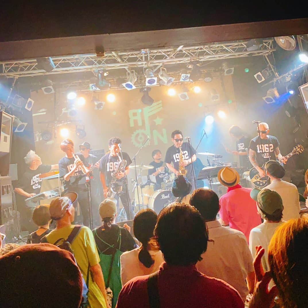 MONKYのインスタグラム：「昨日は1962で新宿MARZに出演。  エディさんがバンドTシャツを作ってきてくれたので、全員でお揃いの一体感😁😁😁  ライブほあっという間だったけど疾走感あって楽しかった。  対バンもエッジが効いているバンドばかりで面白かったなぁ！！！  いよいよ明日はフジロック！  Crystal Palace Tentで23:45から炸裂します。  目撃しに来てね！！  #1962」
