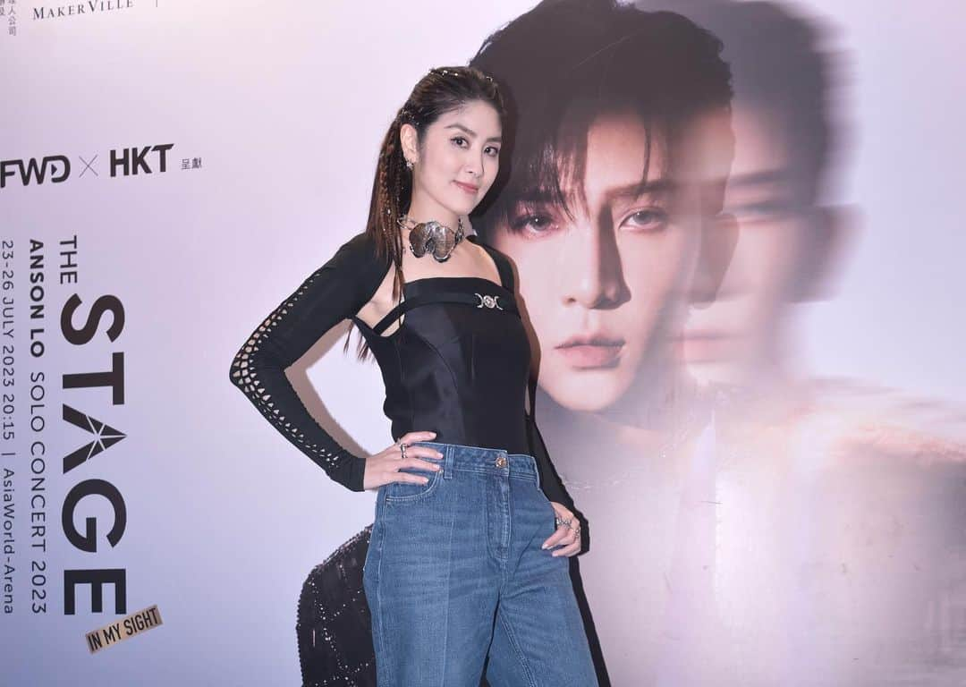 ケリー・チャン（Kelly Chen）さんのインスタグラム写真 - (ケリー・チャン（Kelly Chen）Instagram)「原來同Anson喺台上咁合拍，係咪應該繼《打字機》📇後，又整返首《吸塵機》呢？💗  #陳慧琳  #kellychen #AnsonLoTheStageInMySight  Styling: @ansonlaucf1107 Wardrobes: @versace @sportmax_hk @dmophk @lemandorle.official」7月27日 19時46分 - kellychenwailam