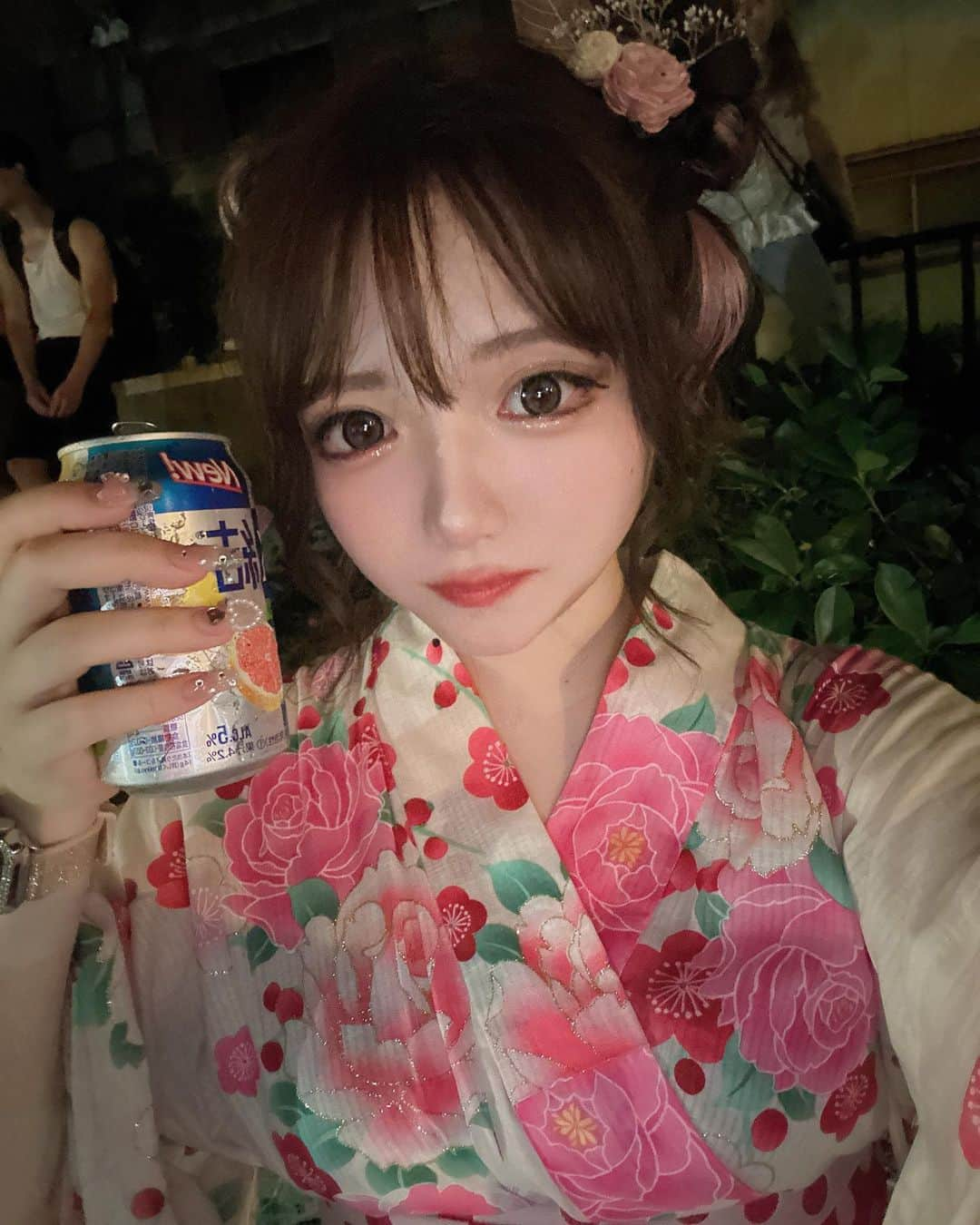 中明佑里花さんのインスタグラム写真 - (中明佑里花Instagram)「はんぶんこする？ᐡ ̳ᴗ ̫ ᴗ ̳ᐡ  食べてる物が可愛くないが いっぱい食べて飲んで花火も見れて満足だった、 お祭りだいすき₍ᐢ> ̫<ᐢ₎☆*.+  #浴衣#浴衣ヘア#浴衣ヘアアレンジ#ヘアアレンジ#浴衣女子#ピンクインナー#ピンクカラー#天神祭#大阪」7月27日 20時03分 - yurika__0306