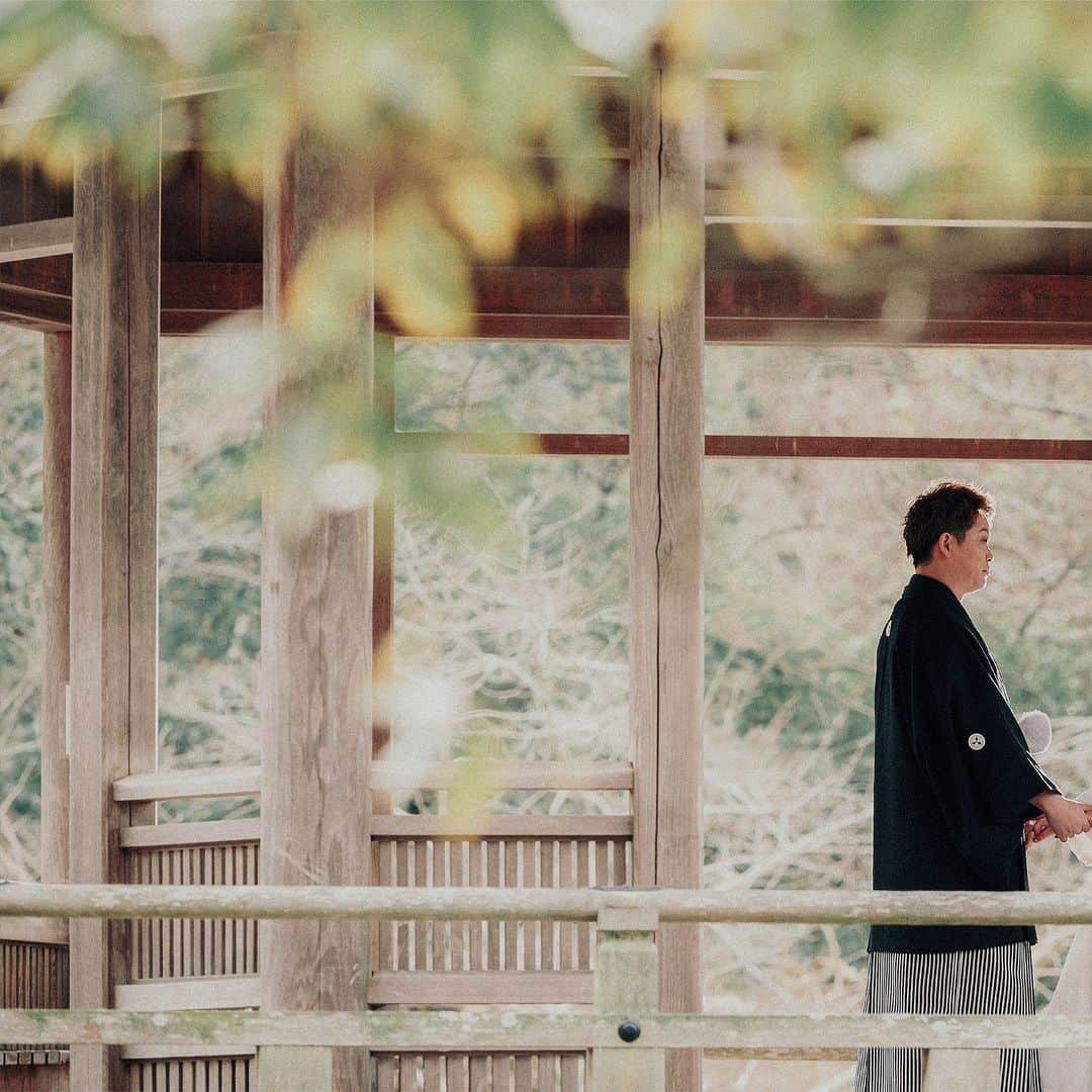 ザ・ヒルトップテラス奈良のインスタグラム：「.....  ザ・ヒルトップテラス奈良 ブライダル  奈良の歴史と共に 時を刻んできた The Hilltop Terrace Nara. 奈良の象徴的な大自然の空間で迎える特別な一日を .....  @hilltopterracenara 詳細はプロフィール欄のWEBサイト もしくは以下からお気軽にお問い合わせください。  住所：〒630-8212 奈良県奈良市春日野町９８−１ 電話番号：0742-27-0555 公式HP：https://www.hilltopterrace.co.jp/  #ヒルトップテラス奈良 #hilltopterracenara  #奈良結婚式場 #奈良ゲストハウス #奈良前撮り #奈良結婚式 #奈良結婚式 #奈良結婚式場 #奈良前撮り #奈良結婚式場探し  #プレ花嫁 #プレ花嫁さんと繋がりたい #プレ花嫁準備  #バンケット #披露宴 #式場見学 #式場レポ #結婚式レポート #挙式 #関西ゲストハウス」