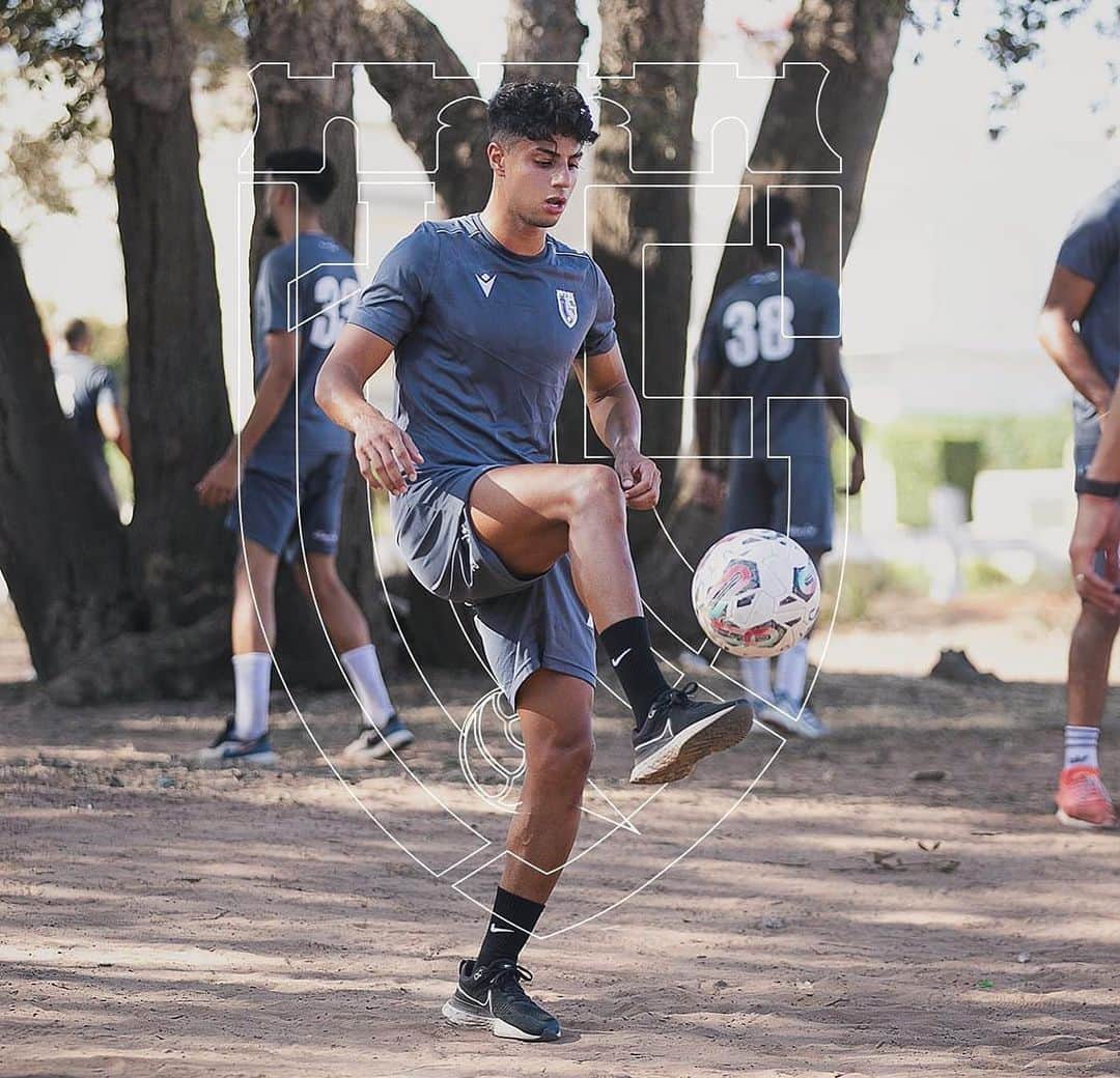 アキム・マストゥールのインスタグラム：「Running and technical exercises in the forest ! 🌳⚽️ #preseason」