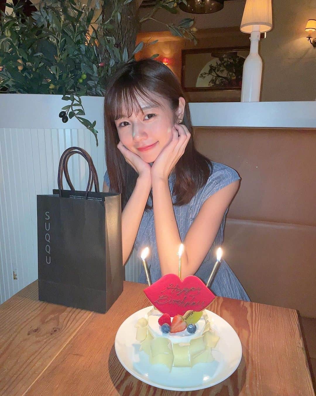 杉浦みずきさんのインスタグラム写真 - (杉浦みずきInstagram)「. 普段から会いまくっているのですが、笑 さくに2ヶ月越しに改めてお祝いしてもらった😂 いつも本当にありがとう❤︎ らぶです このお祝いしてもらった3日後にも会いました笑笑 @tazaki_sakura」7月27日 20時01分 - mizuki_sugiura