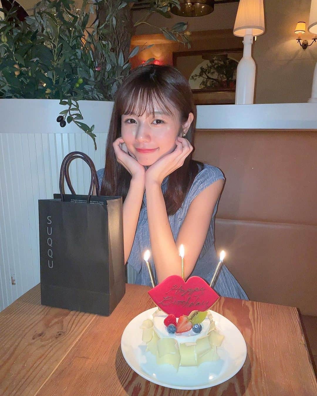 杉浦みずきのインスタグラム：「. 普段から会いまくっているのですが、笑 さくに2ヶ月越しに改めてお祝いしてもらった😂 いつも本当にありがとう❤︎ らぶです このお祝いしてもらった3日後にも会いました笑笑 @tazaki_sakura」