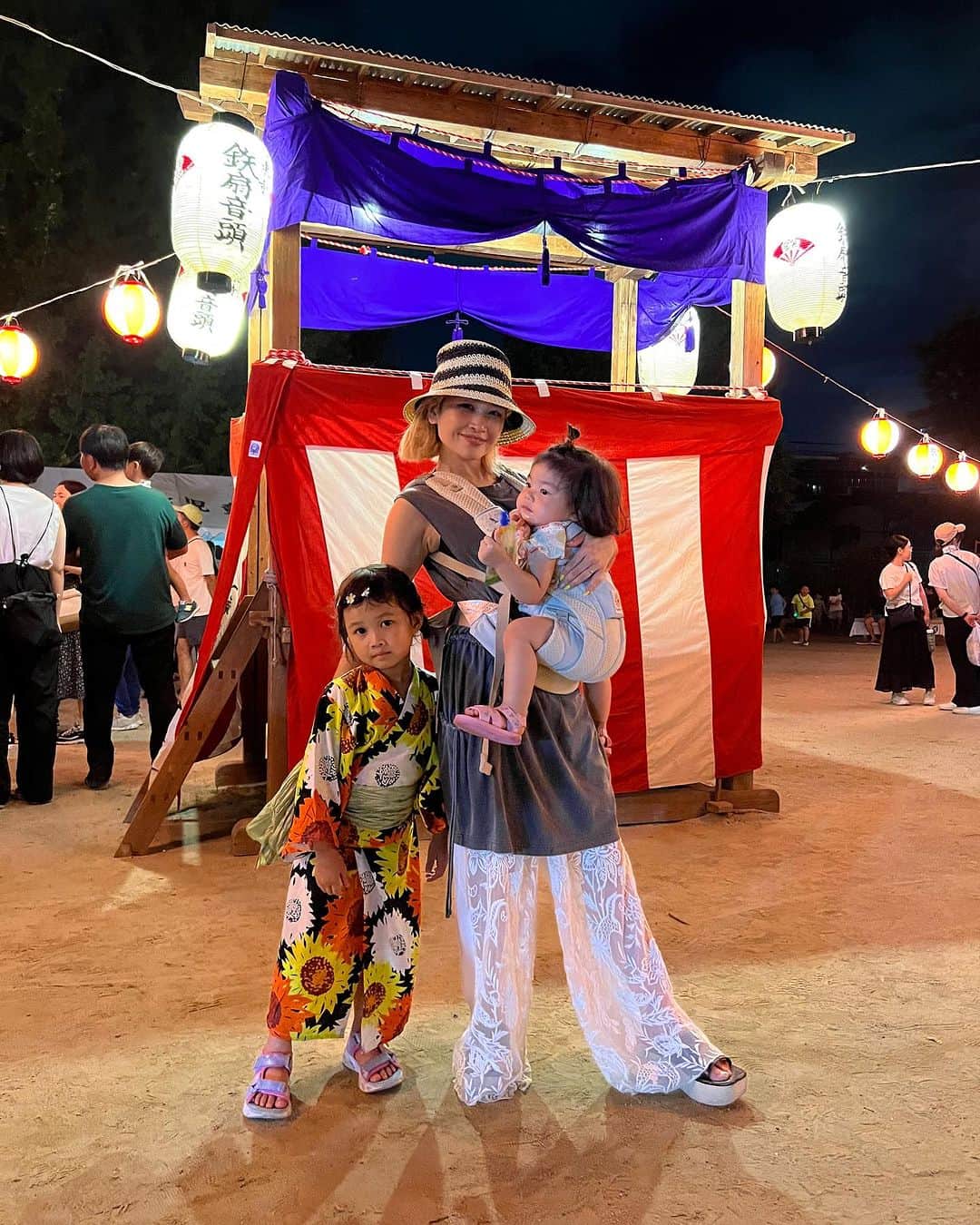 HARUKA MUTOのインスタグラム：「祭🏮  妹夫婦と母と一緒に実家近くの お祭りへ✨  ユズオトの甚平姿もヒマの浴衣姿も super cuteでした💗  夏休みの始まりだね🌻  #lovemyfamily #babygirl  #成長記録 #武末家  #女の子ママ #姉妹ママ #5歳 #5歳女の子 #1歳女の子 #ひまおと姉妹　#himaotosisters #武藤姉妹もどうやら似てきたみたい」